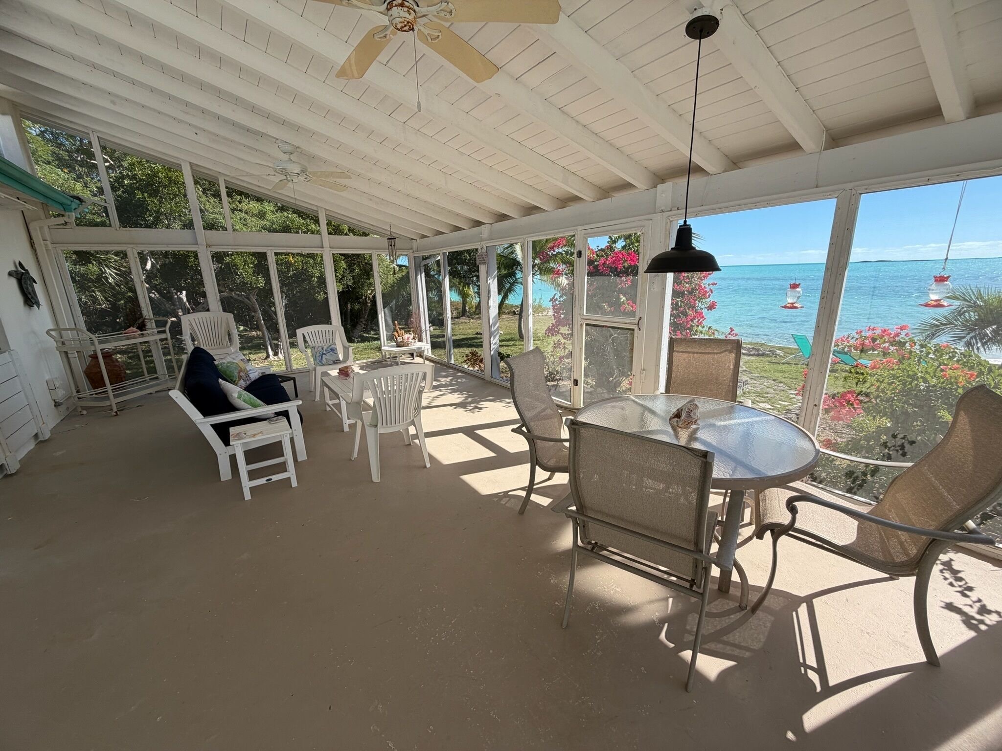 Private and Quaint 2 Bedroom Waterfront Cottage